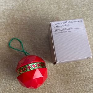 VINTAGE (1987) AVON FESTIVE SNOWBALL ORNAMENT W/SNOWBALL PIERCED EARRINGS